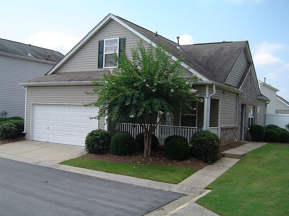 End unit with side yard