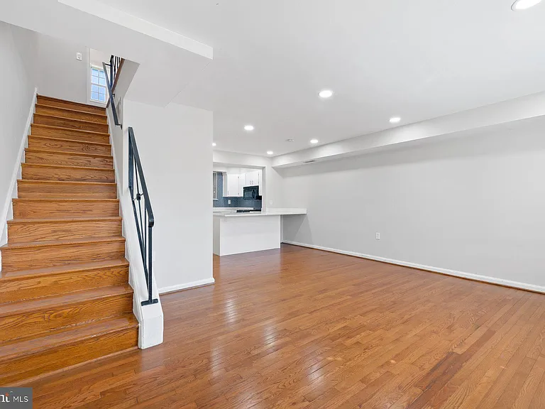 2512 N Dearing St — Photo 4