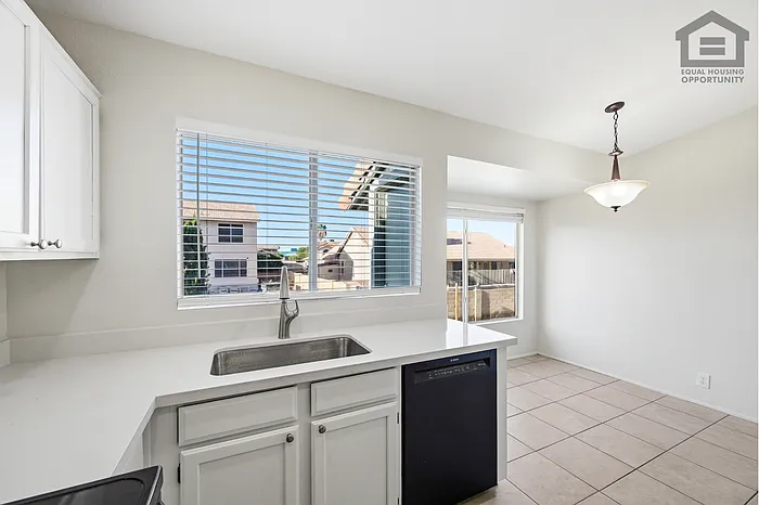 7202 W Corrine Dr — Photo 15