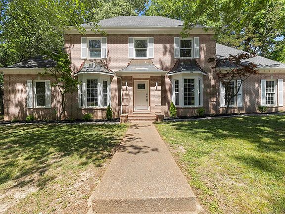 3rd image of 486 Brook Ridge Cres
