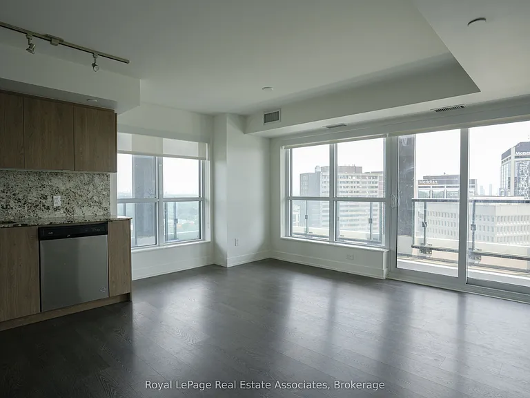 5 Mabelle Ave #1828 — Photo 2