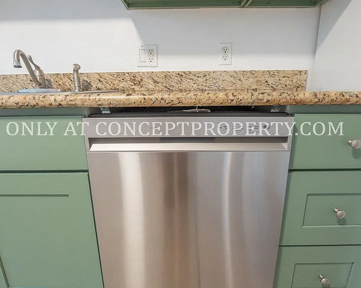 466 E Woodland Ave — Photo 15