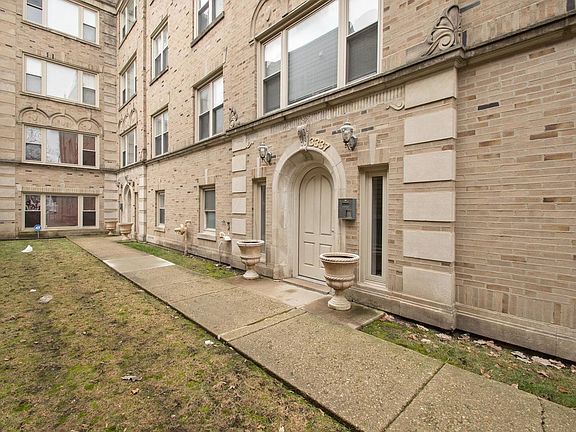 2nd image of 3337 W Belle Plaine Ave APT 1D