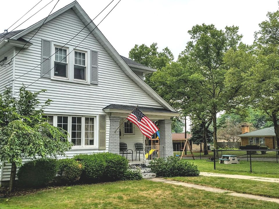 1st image of 904 Van Buren Ave NW