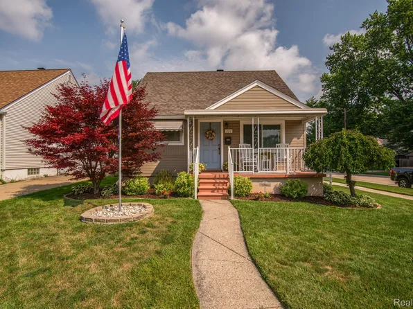204 Tecumseh St, Clawson, MI 48017