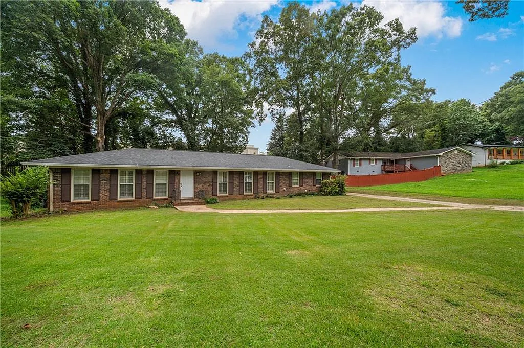 2 bed, 2.0 bath, 1300 sqft, $4,500 — Photo 2