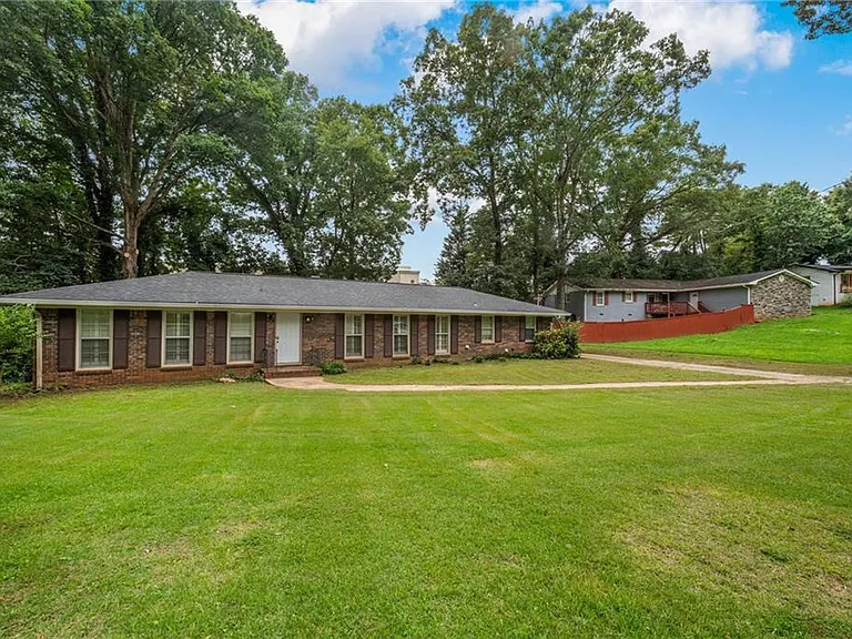 4839 Lehigh Dr — Photo 2