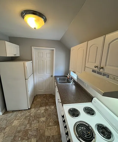 827 Lincoln St #2 — Photo 4