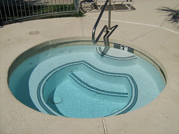 3rd image of 10828 N Biltmore Dr APT 261