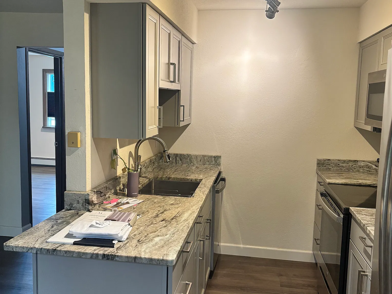 1 bed, 700 sqft, $1,500 — Photo 2
