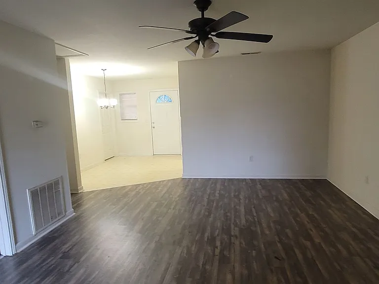 121 Lannes West Dr — Photo 14
