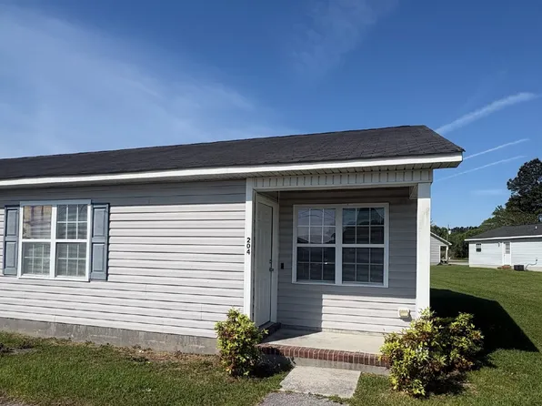 204 Angus Ln, Richlands, NC 28574