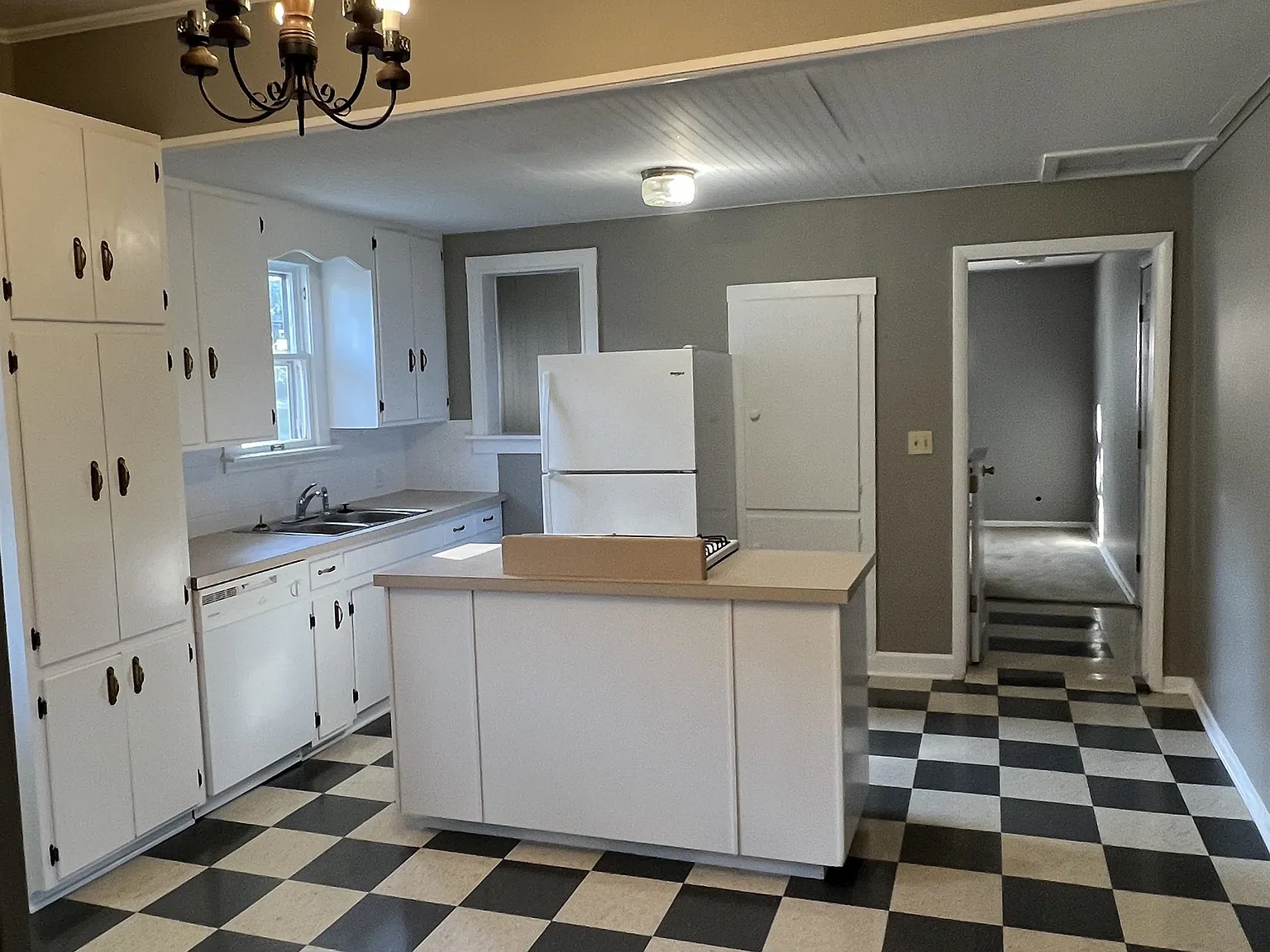 2 bed, 978 sqft, $1,300 — Photo 4