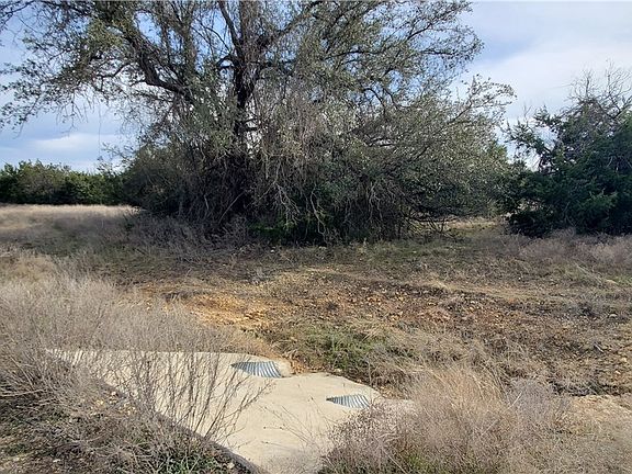 5th image of 410 King Ranch Trl