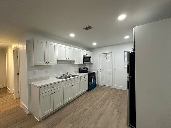 5th image of 128 NW 2nd Ave #128A