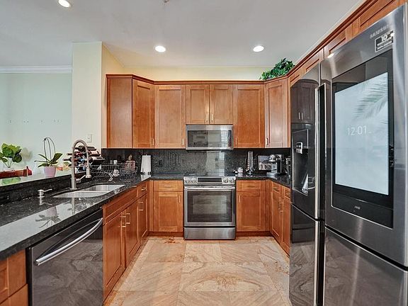 3rd image of 2515 NE 18th St