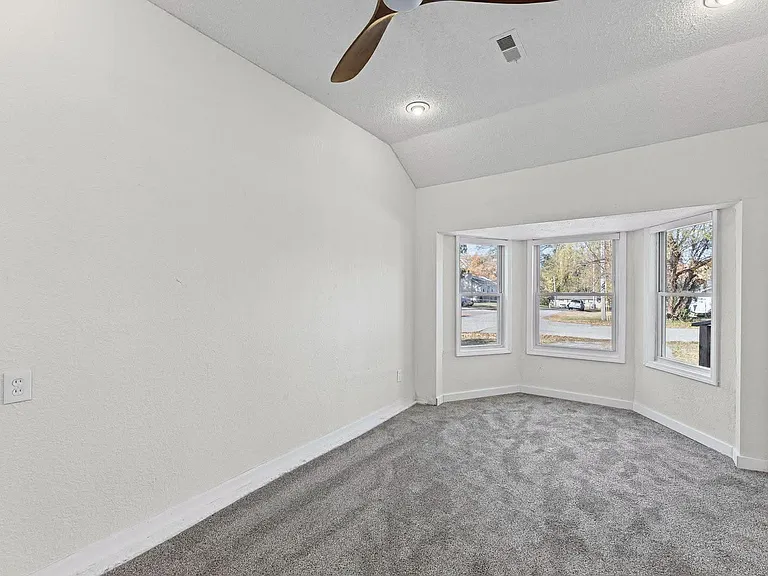 5631 Parkview Ave — Photo 16
