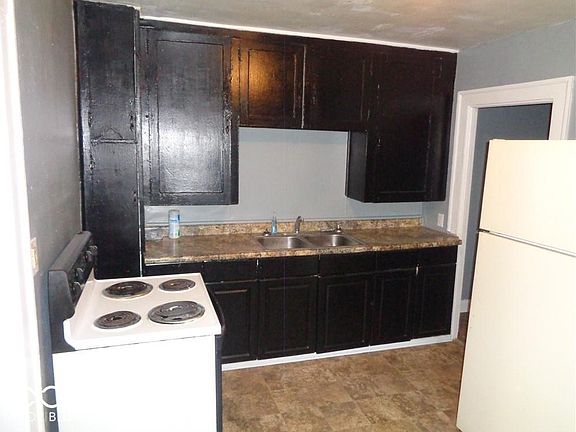 3rd image of 812 N Bradley Ave