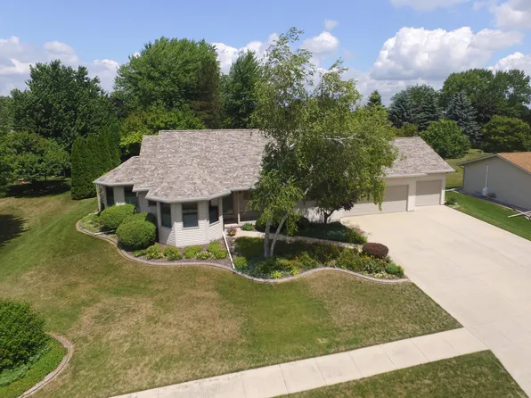 704 Sunrise Ave, Waupun, WI 53963