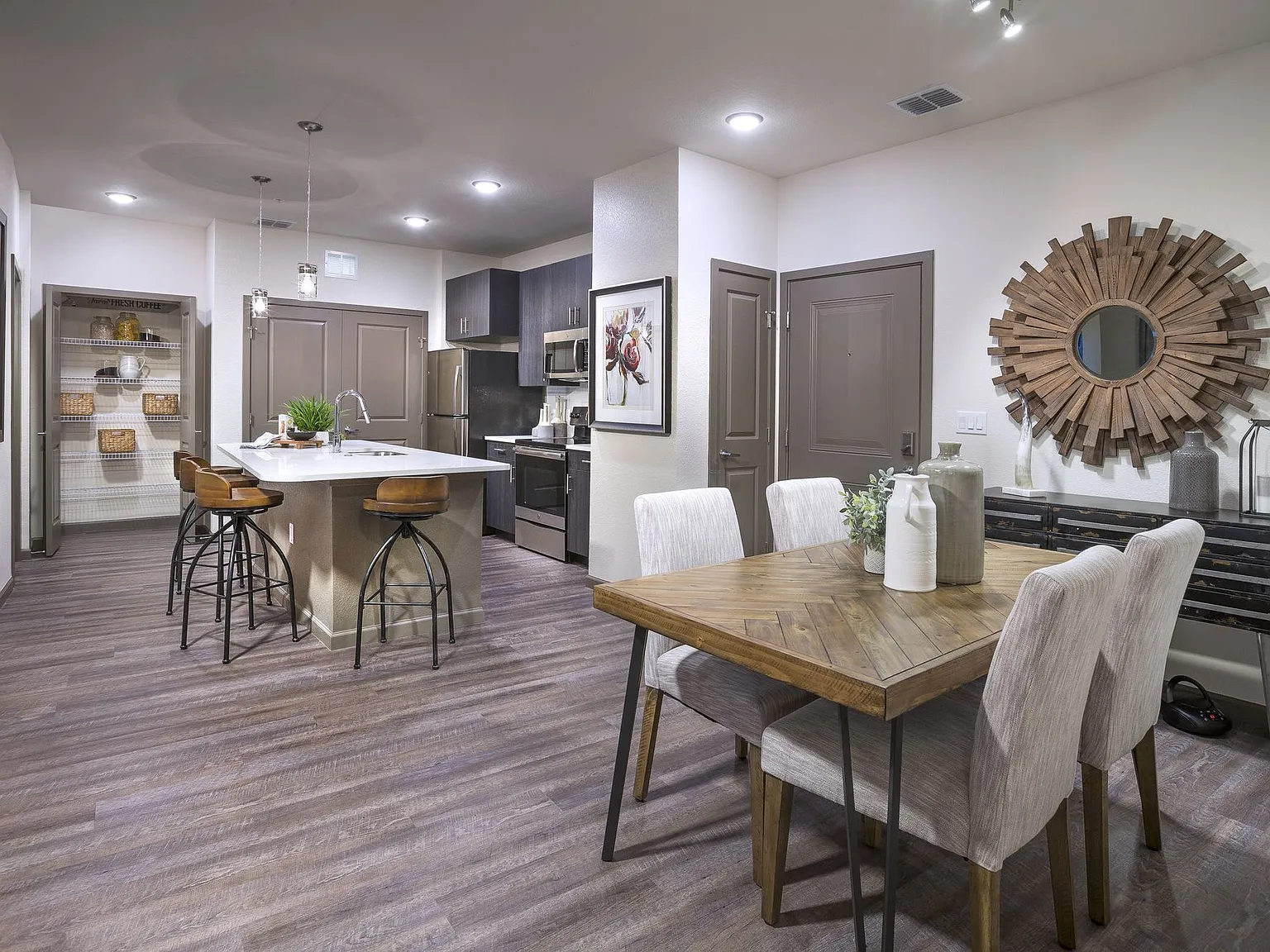 Drake MidTown — Photo 1