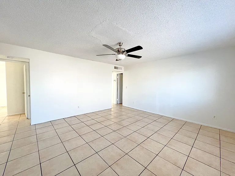 1625 E Wood St — Photo 7