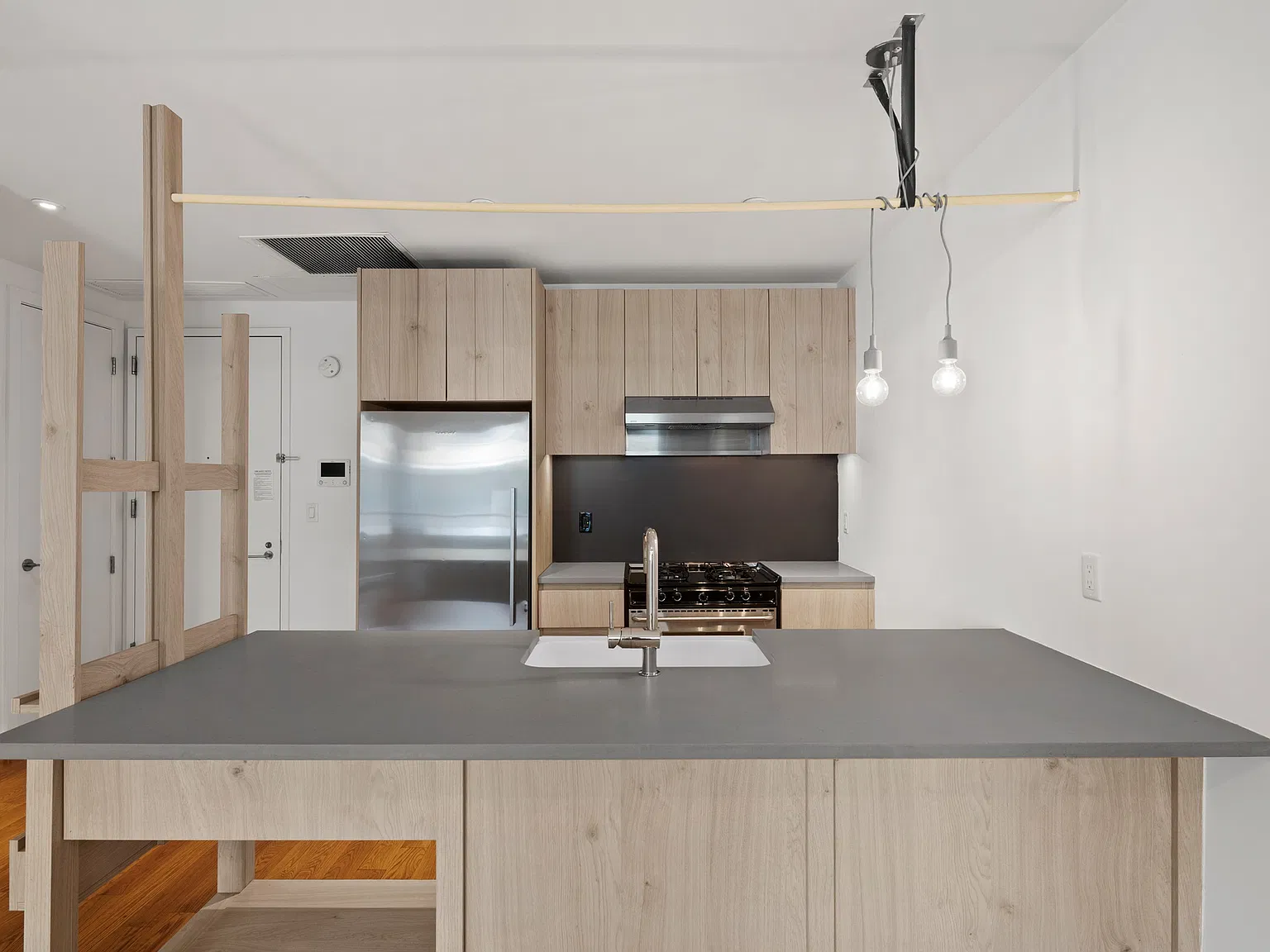 54 Noll Street — Photo 4