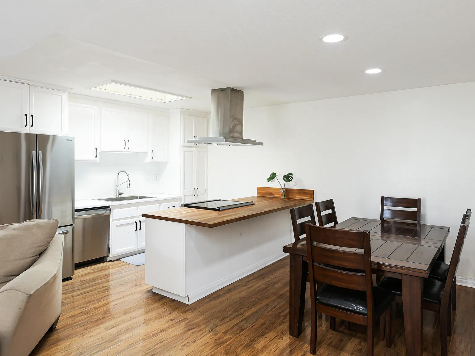 3 bed, 1240 sqft, $3,950 — Photo 2