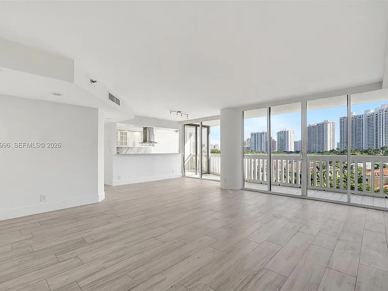 1000 Island Blvd #707 — Photo 1