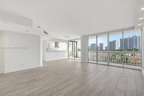 1000 Island Blvd #707 Photo 1