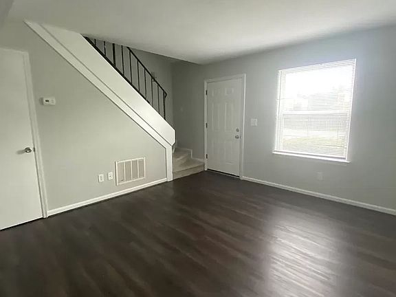 3rd image of 40 Saint Victors Ln #88