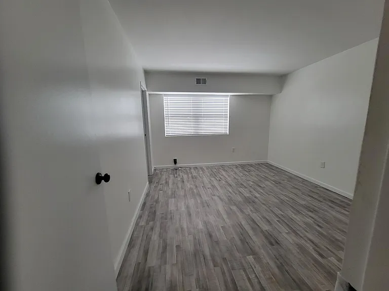 307 Meadowview Ln #307 — Photo 4