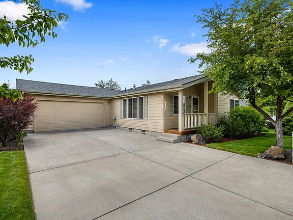 3rd image of 2583 NE Wintergreen Dr