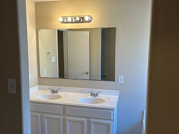 5th image of 16939 Suffolk Bridge Ln #16939