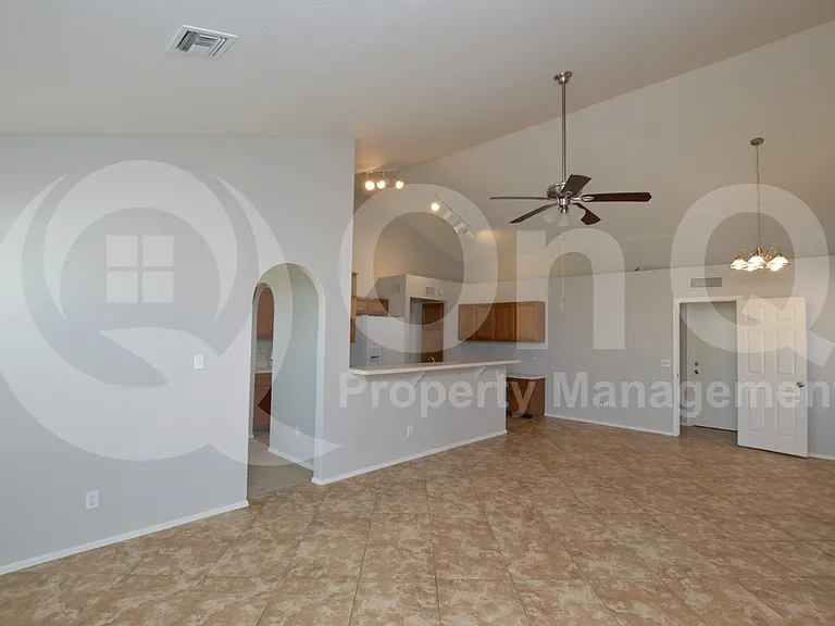 2808 E Nora St — Photo 7