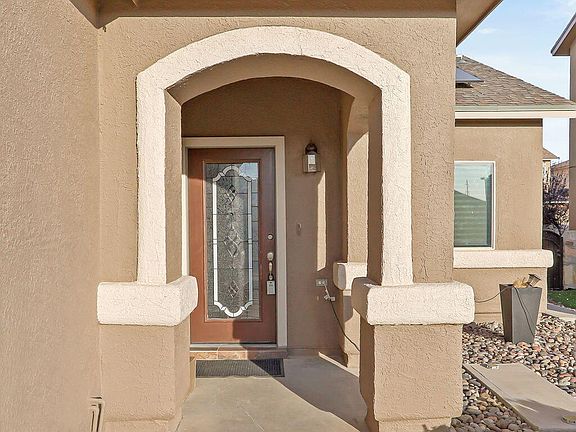 3rd image of 3888 Loma Adriana Dr