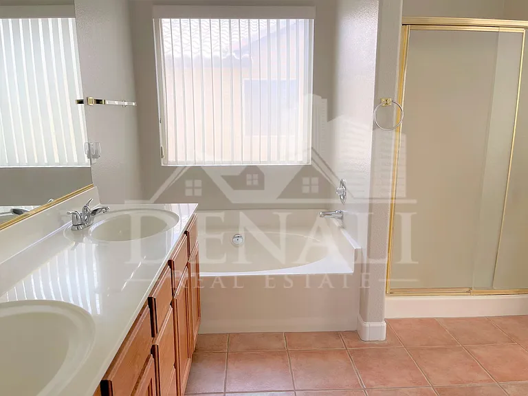 16247 W Jackson St — Photo 10