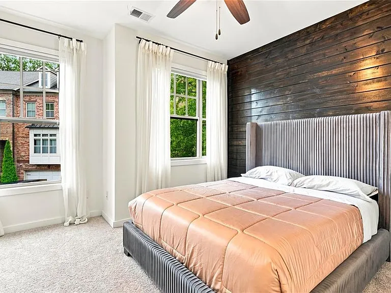 826 Canterbury Overlook NE — Photo 28