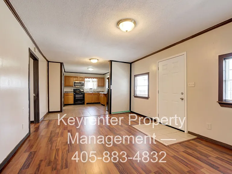 3607 SW 12th St — Photo 10