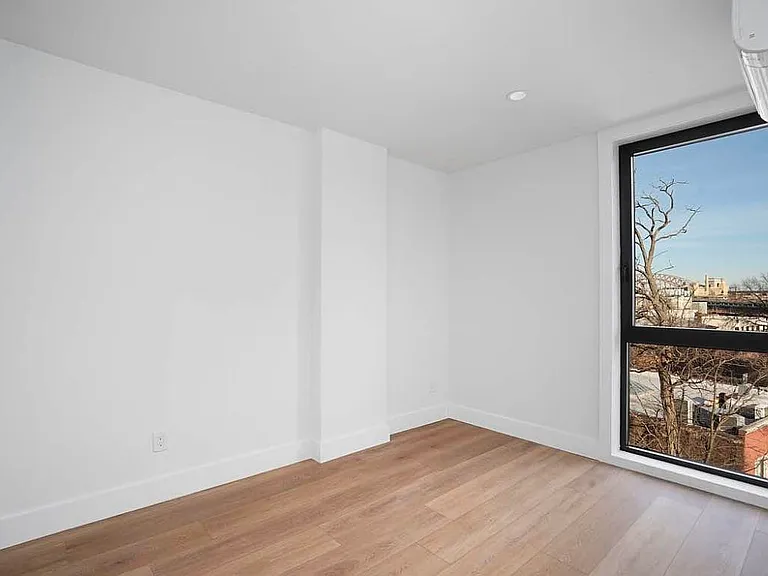 23-33 Astoria Blvd #7E — Photo 4
