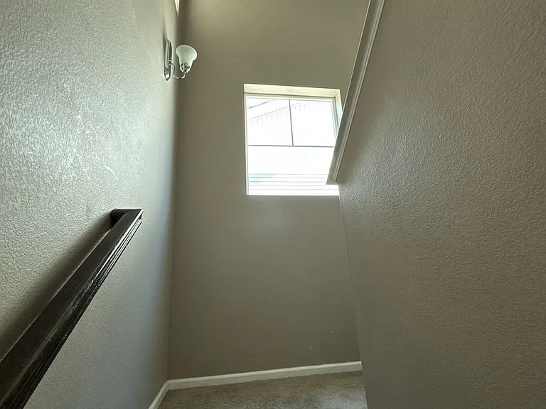 5043 Oakley Dr — Photo 2