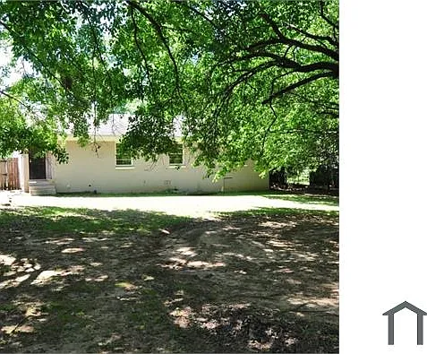3539 Honeysuckle Rd — Photo 2