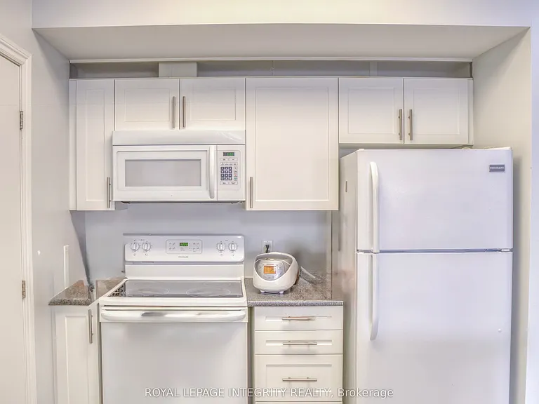234 Rideau St #707 — Photo 10