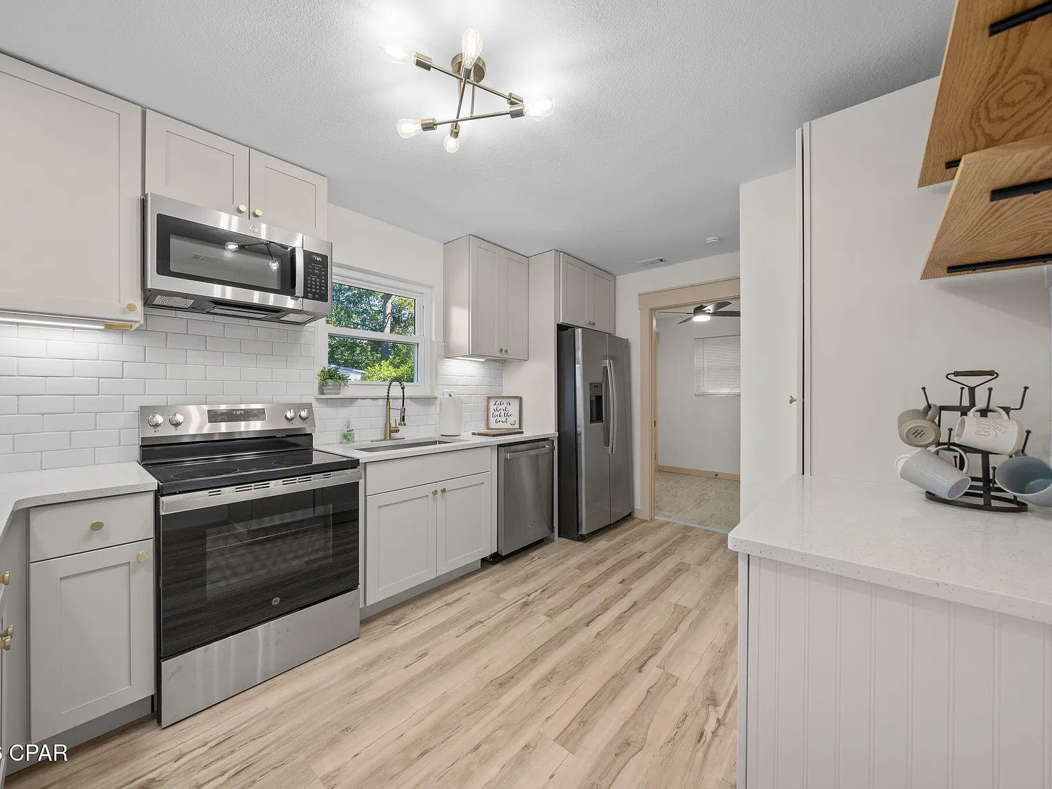 3 bed, 1374 sqft, $2,600 — Photo 4