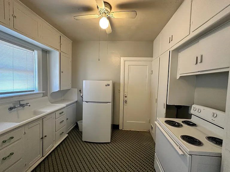 216 W Oak Ave — Photo 12