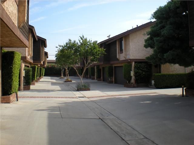 2nd image of 642 W Huntington Dr Unit 11