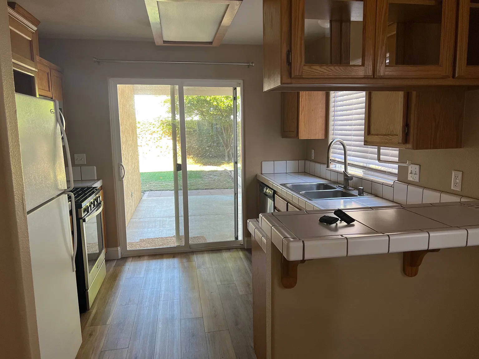 4 bed, 1407 sqft, $2,400 — Photo 4
