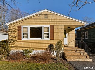 71 Sycaway St, West Haven, CT 06516