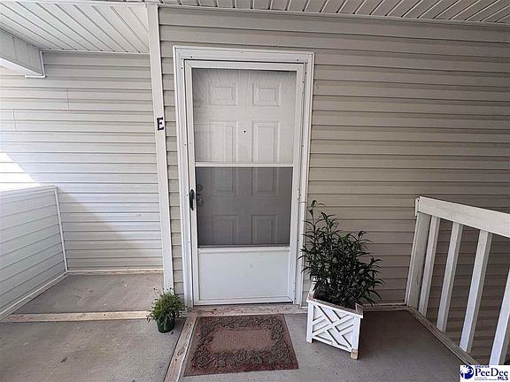 3rd image of 1360 Damon Dr APT E