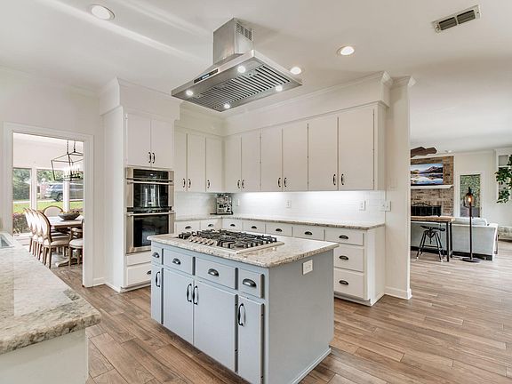 2nd image of 10165 Noriega Ln