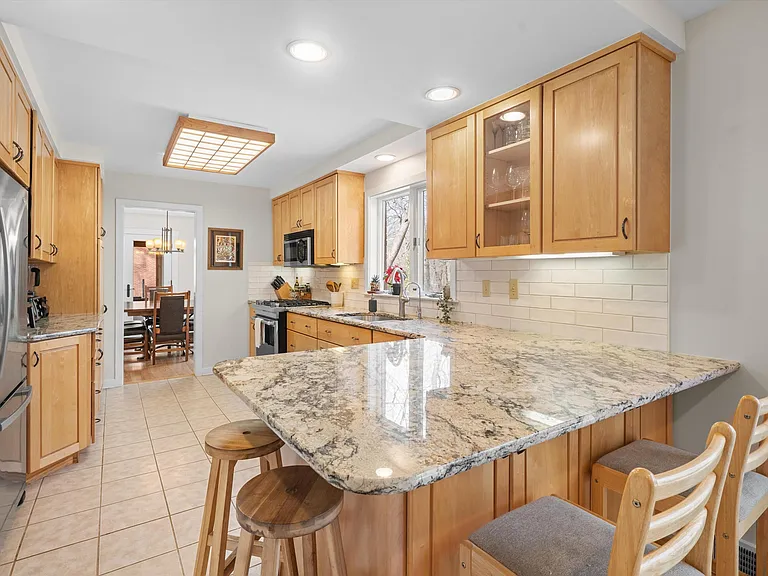 2854 Parkridge Dr — Photo 6